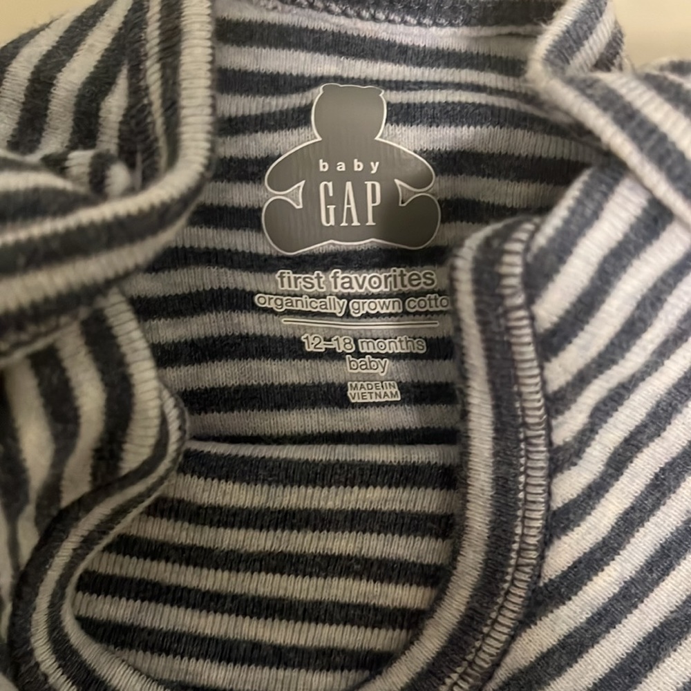 Baby Gap long sleeve onesies with matching pants. Organic. Like new. 12-18 mo. - Picture 3 of 5